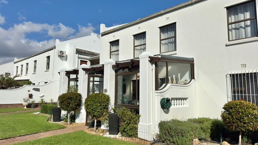 3 Bedroom Property for Sale in Roundhay Western Cape